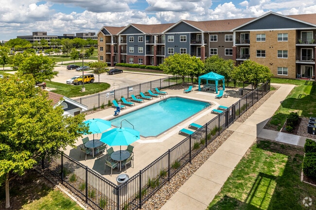 Building Photo - Sierra Pointe Apartments