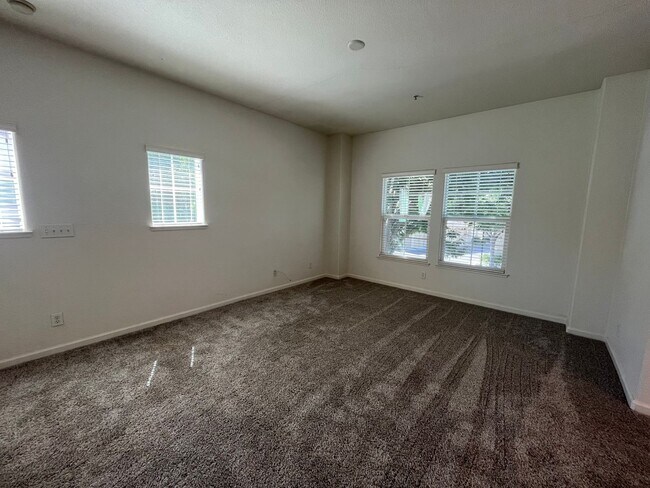Foto del edificio - HAMPTON VILLAGE - 2 BR / 2 BA CONDO AVAILABLE NOW!
