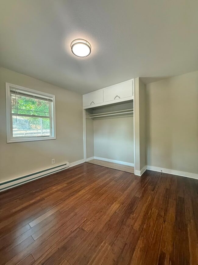 Building Photo - 3216 N Maple St