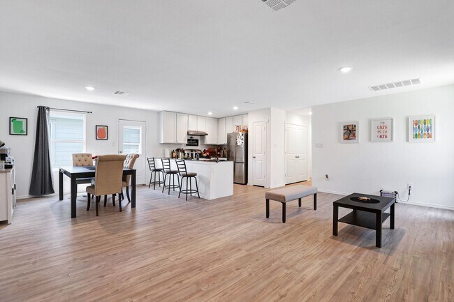 Building Photo - ***APPLICATION CURRENTLY UNDER REVIEW***MO...
