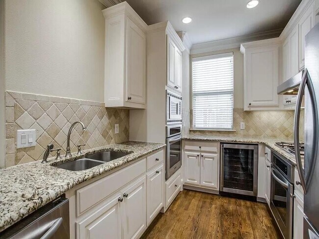 Building Photo - 4148 Grassmere Ln