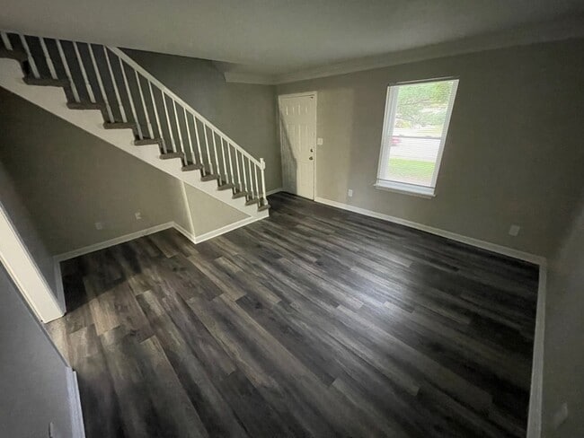 Building Photo - 2BD/1.5BA Townhome