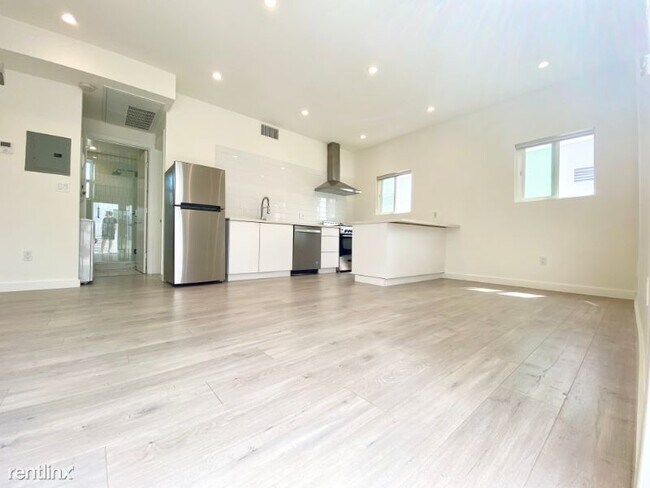 Building Photo - 1 br, 1 bath Apartment - 419 N Coronado St
