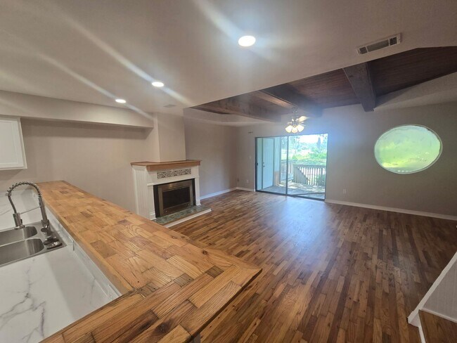 Foto del edificio - 1574 Three Lanterns Ln