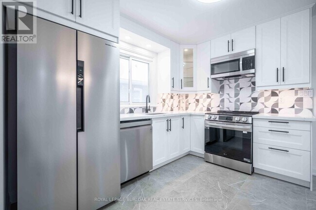 Photo du bâtiment - 356 E 17th St