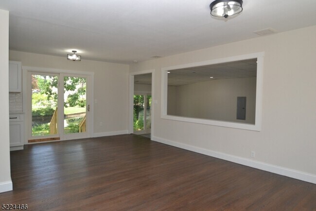 Foto del edificio - 132 E Shawnee Trail