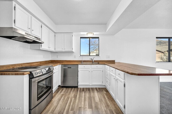 Building Photo - 430 Calle De La Plata