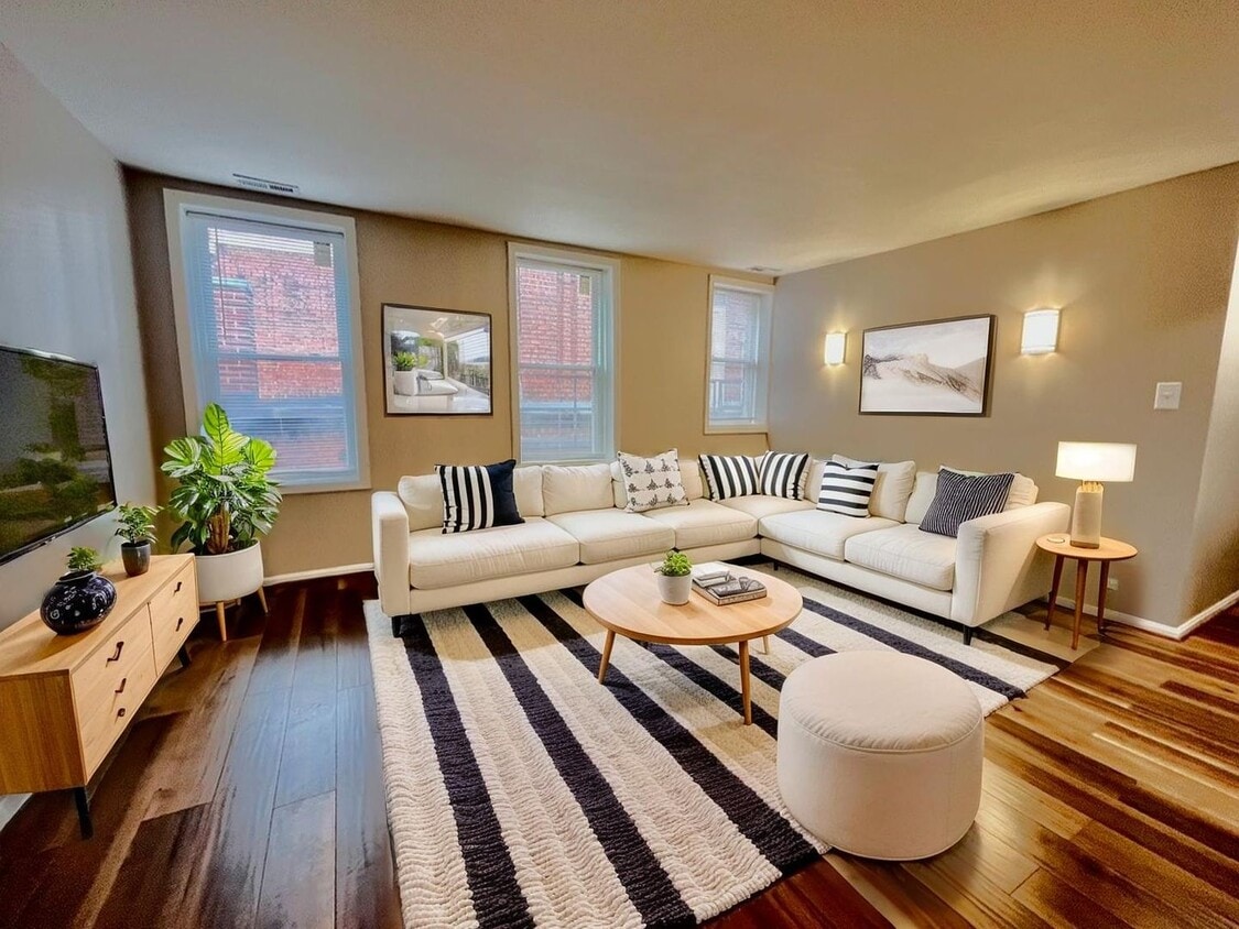 Foto principal - Columbia Heights| 3Bd 1Bth | Top Floor | F...