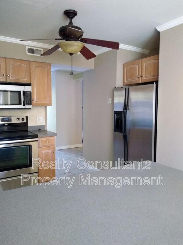 Building Photo - 308 N Lindell Rd