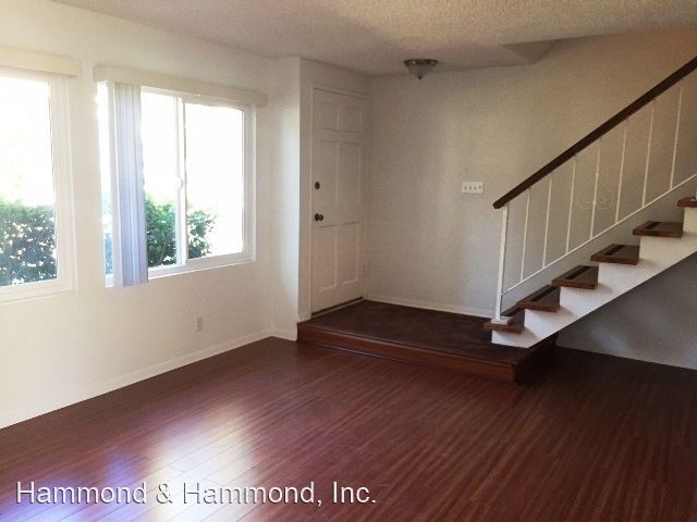 Building Photo - 18951 Kittridge St