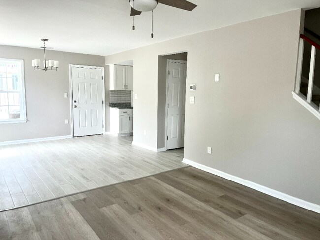 Building Photo - 213 15th Ave S