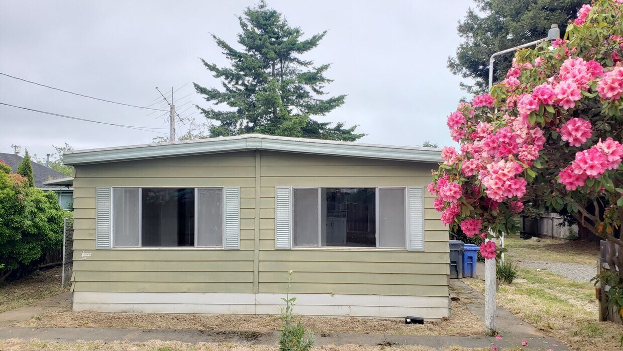 Primary Photo - Single Family Home In McKinleyville!