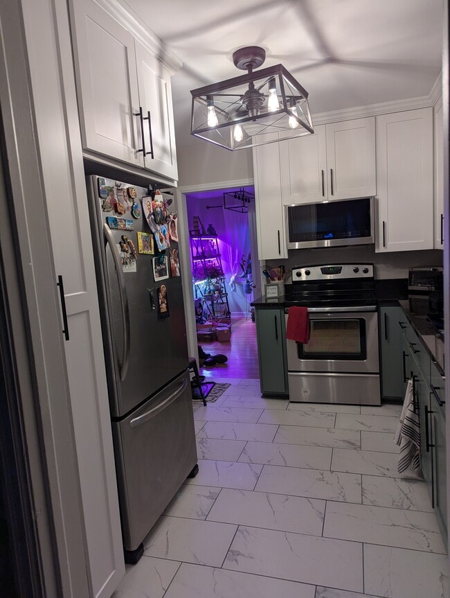 Kitchen - 956 12th Ave NE