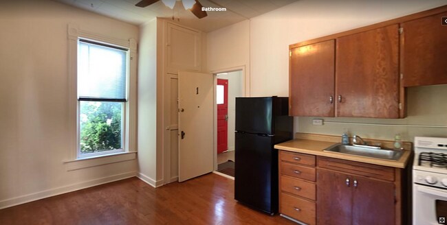 Foto del edificio - 212 E Bloomington St
