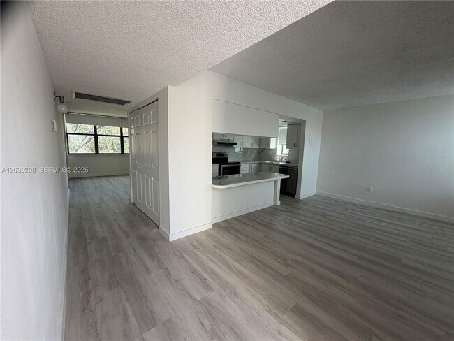 Foto del edificio - 20200 W Country Club Dr