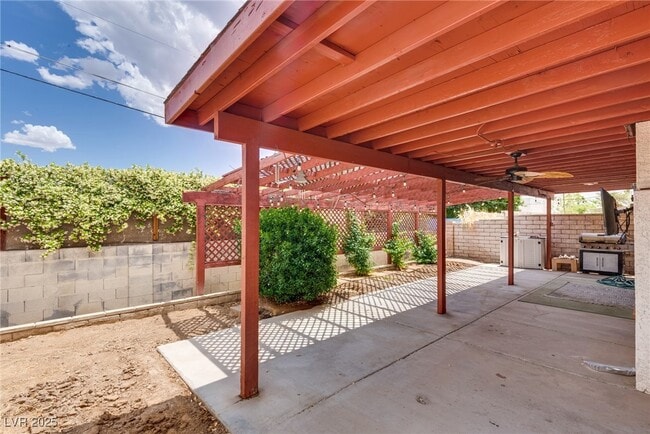 Building Photo - 5242 Dickens Dr