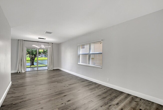 Foto del edificio - 10104 Country Brook Rd