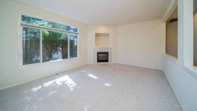 Building Photo - Amazing & spacious 4 bed plus office, 2.5 ...