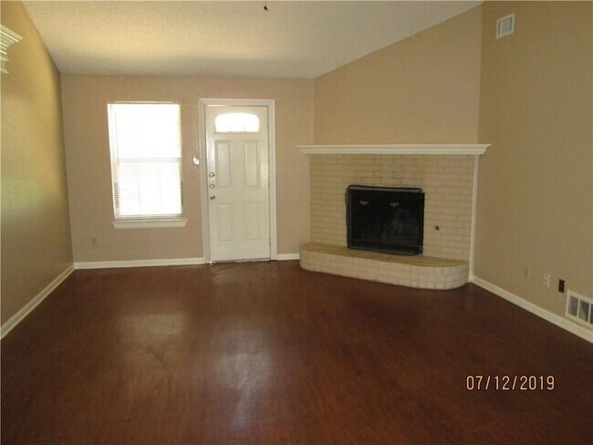 Foto del edificio - 2701 Fountainview Dr