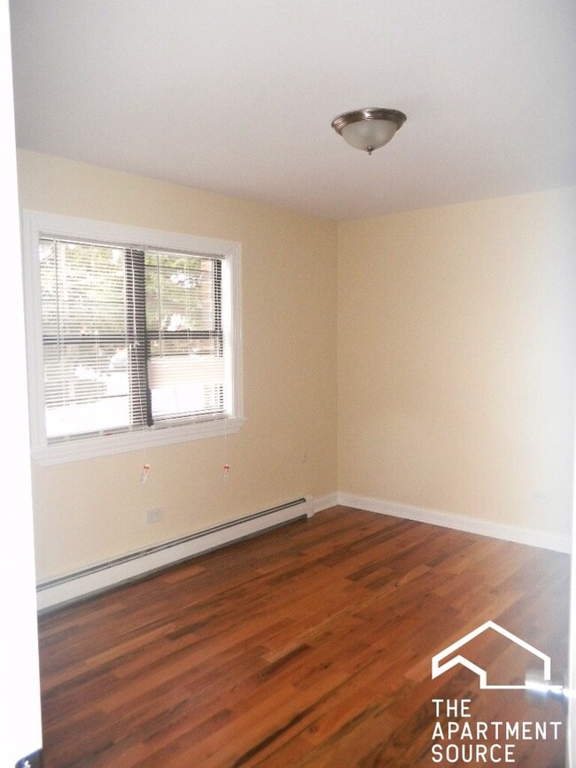 Building Photo - 696 Elm Pl