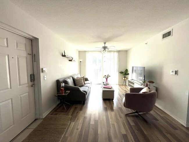 Photo - 713 Villa Cir Apartment