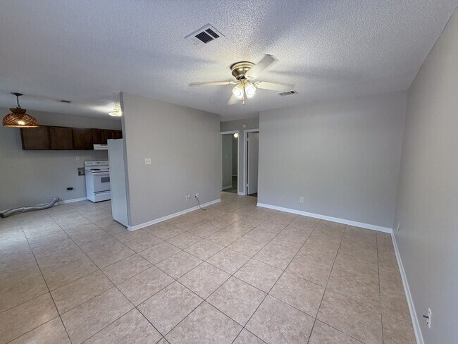 Foto del edificio - 2 Bedroom 1 Bath in Milton Available for Rent!