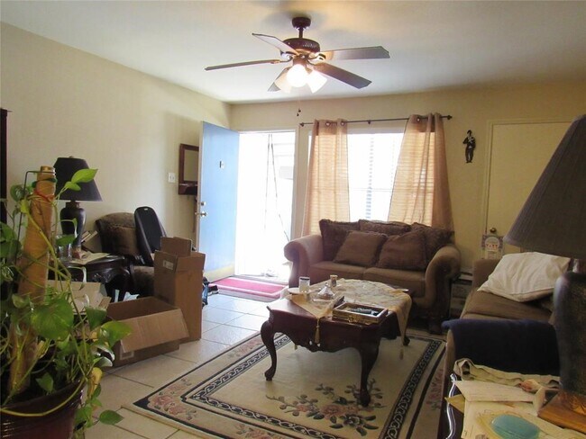 Foto del edificio - 2350 Bering Dr