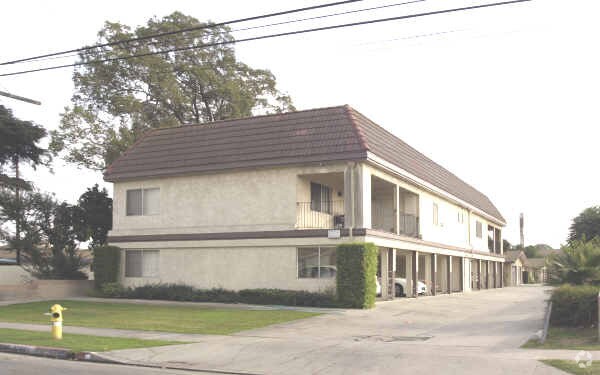 Primary Photo - 9044-9046 Walnut St