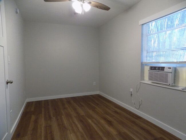 Building Photo - 699 W Osceola St