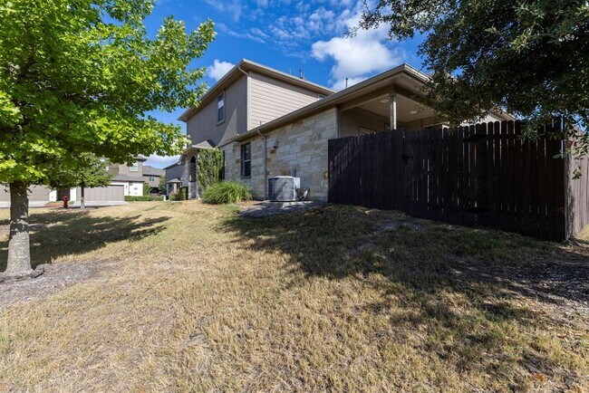 Building Photo - 2880 Donnell Dr