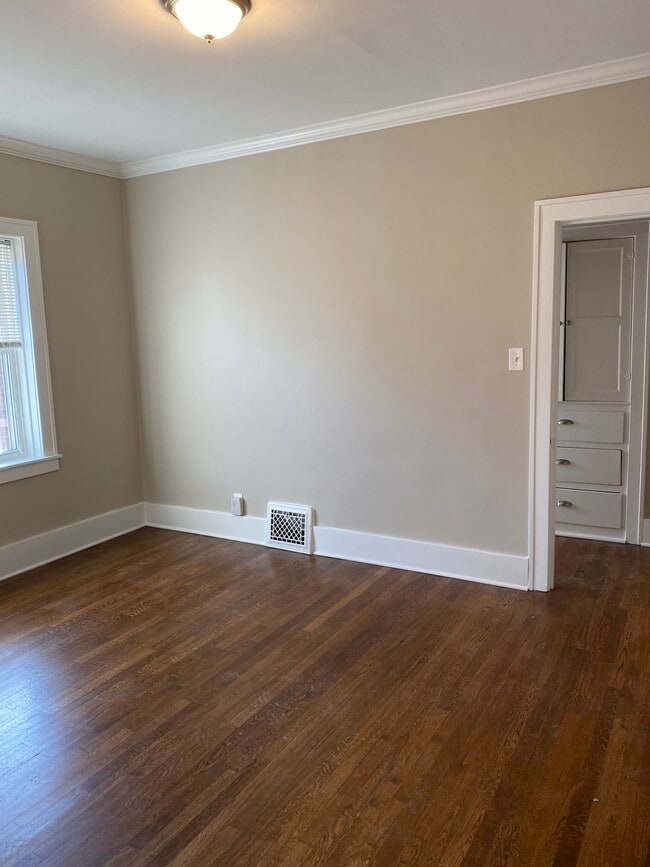 Living Room - 1026 Lakepointe St