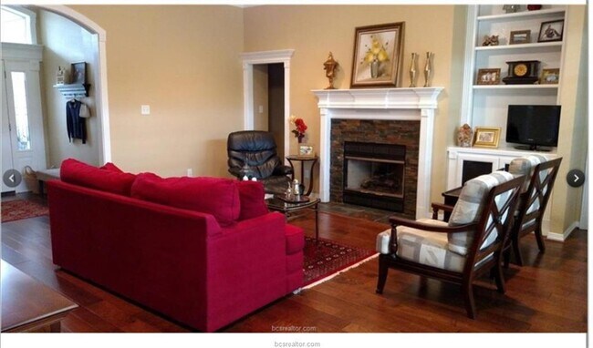 Foto del edificio - 307 Stoney Hills Ct