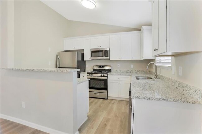 Building Photo - 988 Chapman Cir