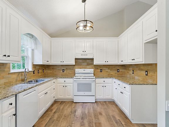 Building Photo - Build Equity While Leasing - Lease and Own...