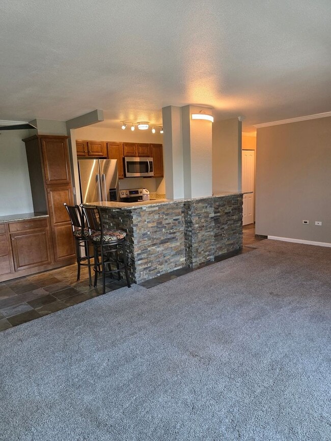 Building Photo - Remodeled 1 BDR in Capital Hill.  Location...