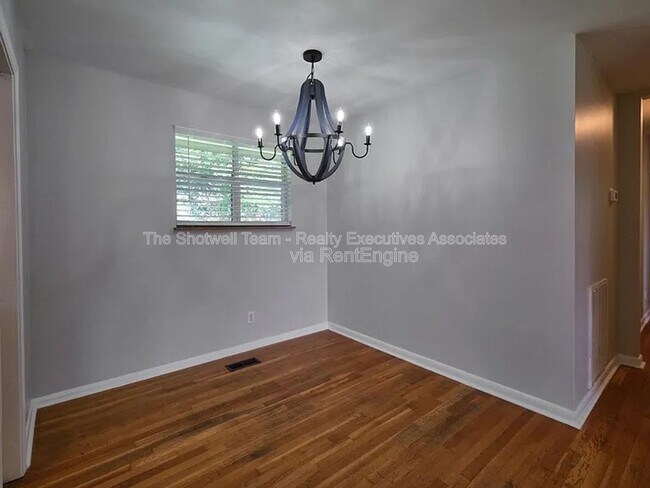 Foto del edificio - 1005 Francis Rd