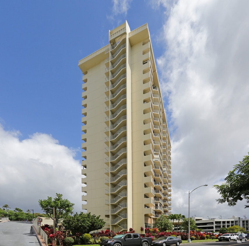 The Highlander Apartments in Aiea, HI