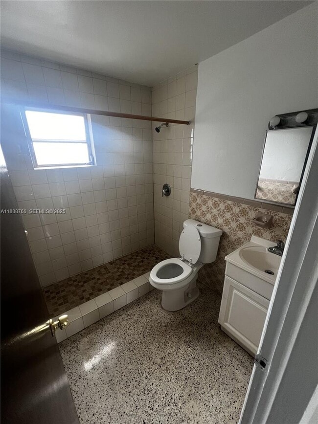 Building Photo - 619 SW 11th Ave