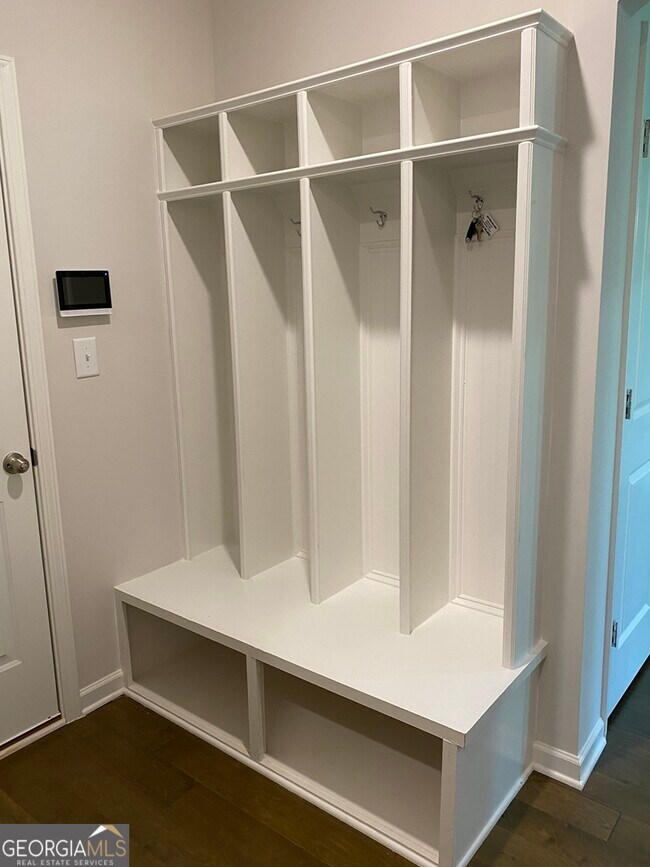 Foto del edificio - 125 W River Cane Run