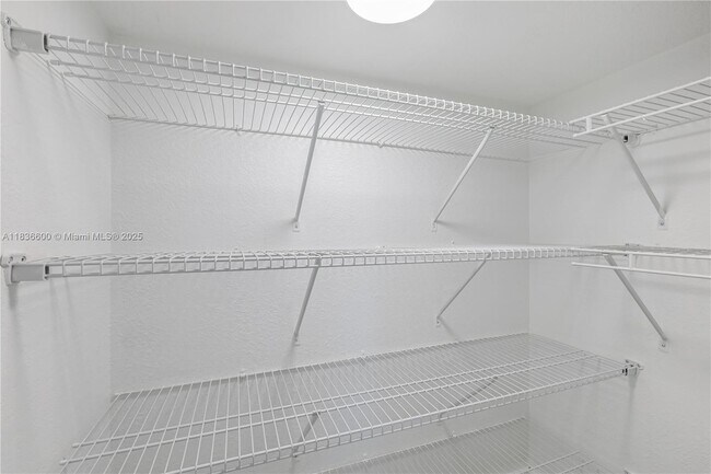 Foto del edificio - 942 SW 147th Ct