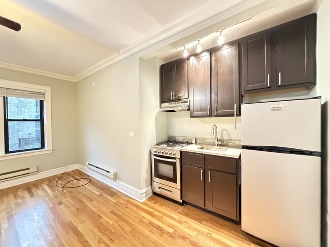 Building Photo - 4707 N Hermitage Ave