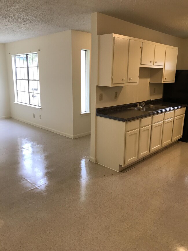 Foto del edificio - 1025 Sutton Dr