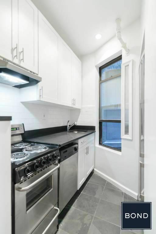 Building Photo - 222 E 85th St