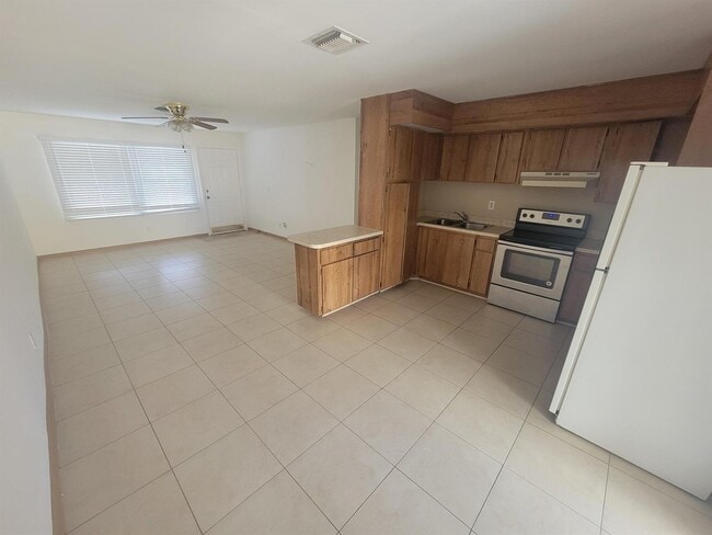 Building Photo - 9285 Green Meadows Way