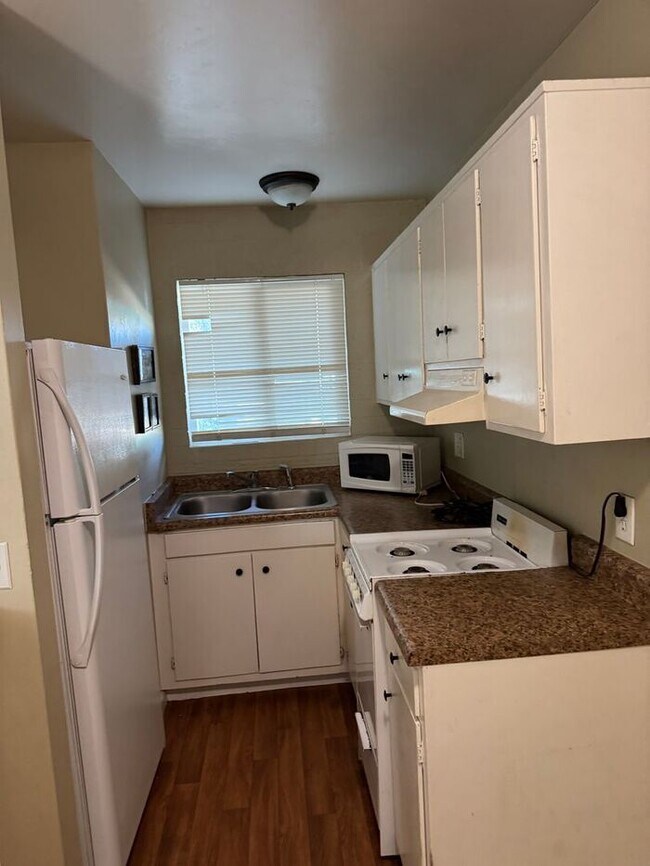 Foto del edificio - 4302 E Bellevue St