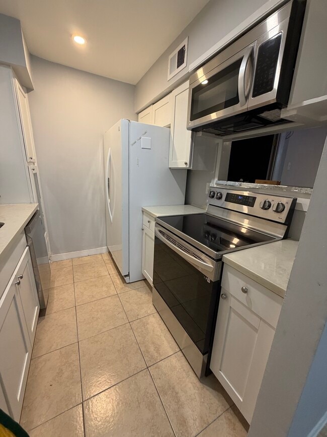 Building Photo - 8427 Hearth Dr