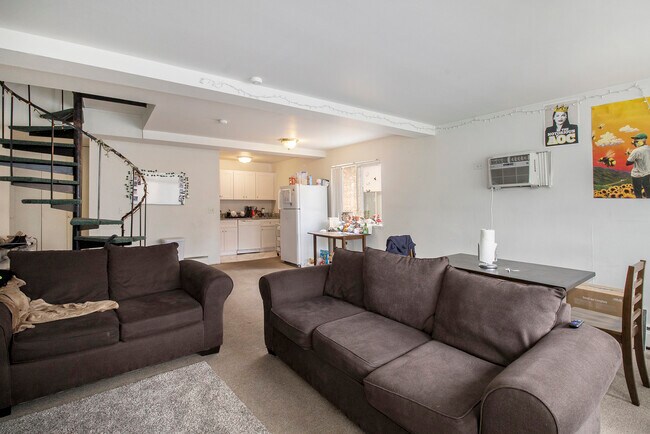 Foto del edificio - 1327 Wilmot St