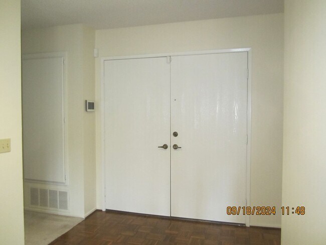 Building Photo - SPACIOUS LUXURY CONDO