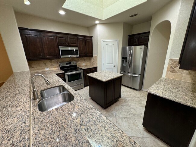 Foto del edificio - Argyle ISD Gem with Huge Private Backyard & Open Floorplan