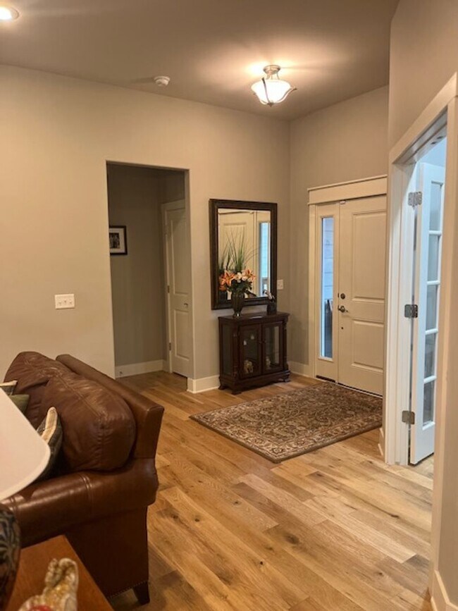 Foto del edificio - Like New 3 Bedroom Plus!